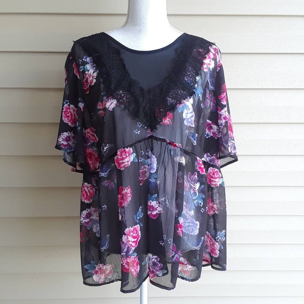 NWT Torrid Floral Blouse with Lace Detailing